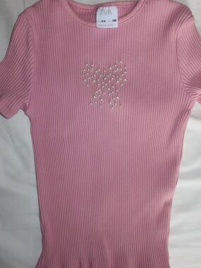 Zara girls shirt
Pink with pearl bow details 
Size 8-9